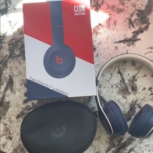 Beats solo 3 wireless over ear headphones